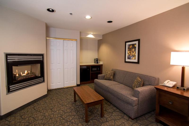 Queen Suite with Fireplace image 2