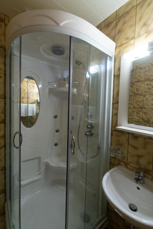 Double Room with Balcony image 2