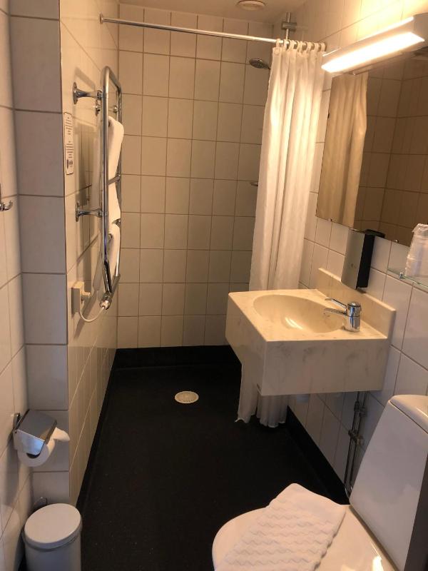 Budget Twin Room image 1