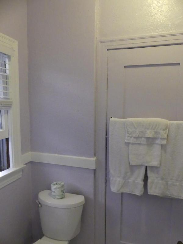 Standard Double Room image 3