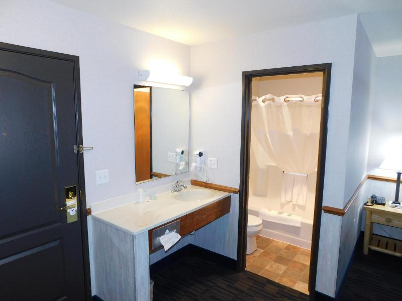 King Room with Spa Bath image 2