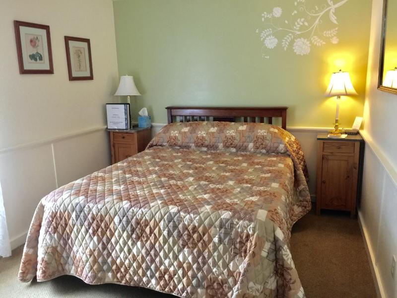 Standard Room With 2 Queen Beds, Room #7 (NO Pets) image 4
