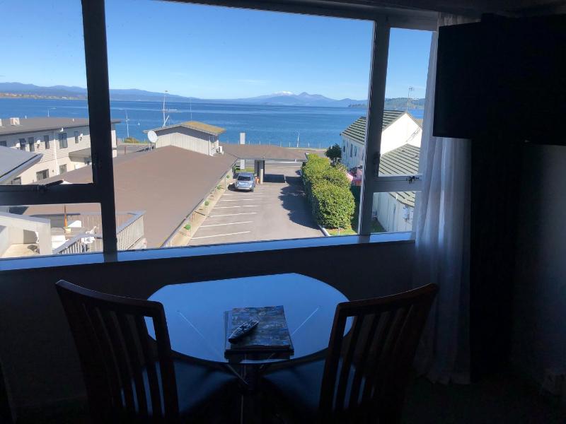 Absolute Lake View Motel - image 35