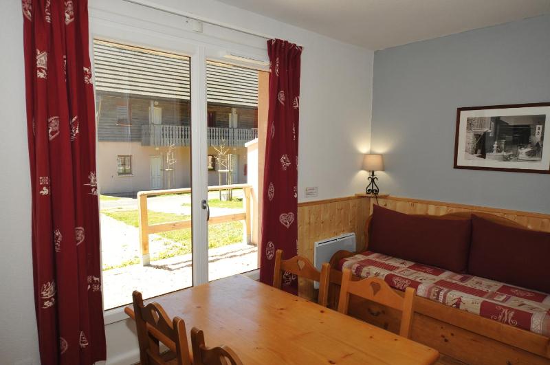 One-Bedroom Apartment image 2