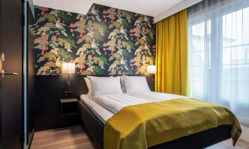 Junior Suite with Balcony image 3