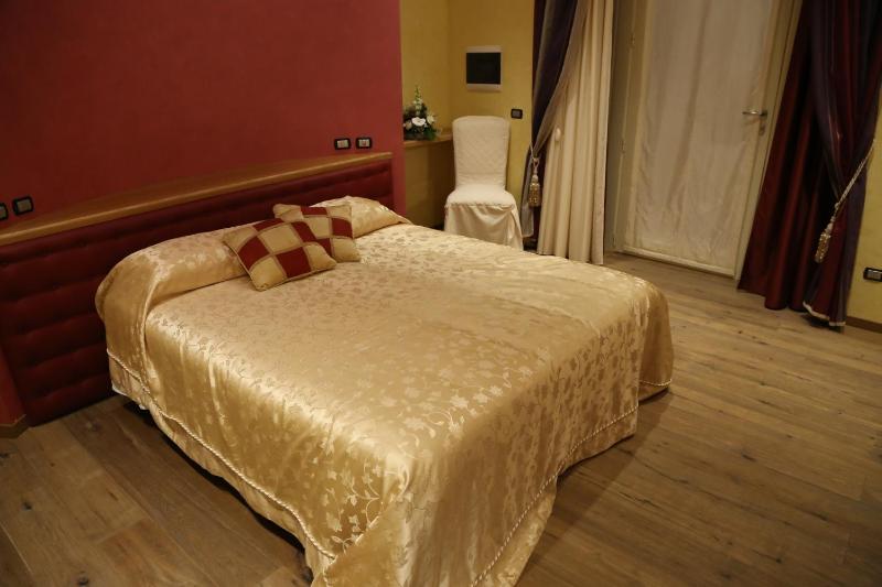 Junior Suite with Garden View image 1