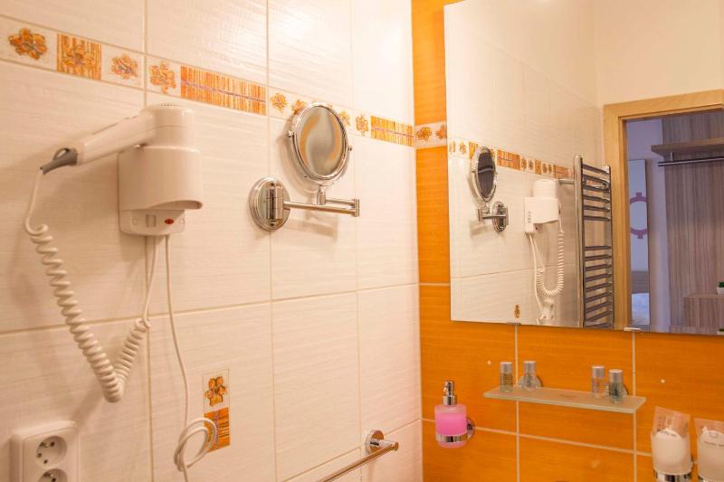 Twin Room image 3