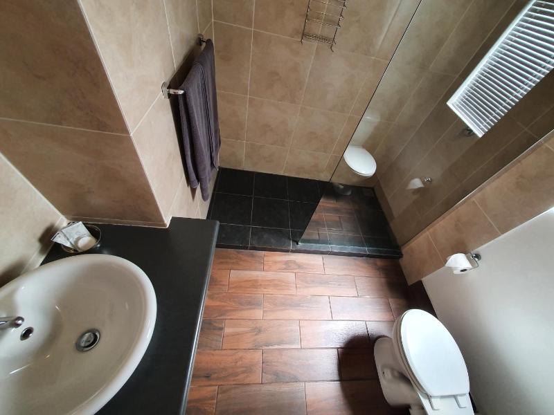 Silverstone Guesthouse - image 6