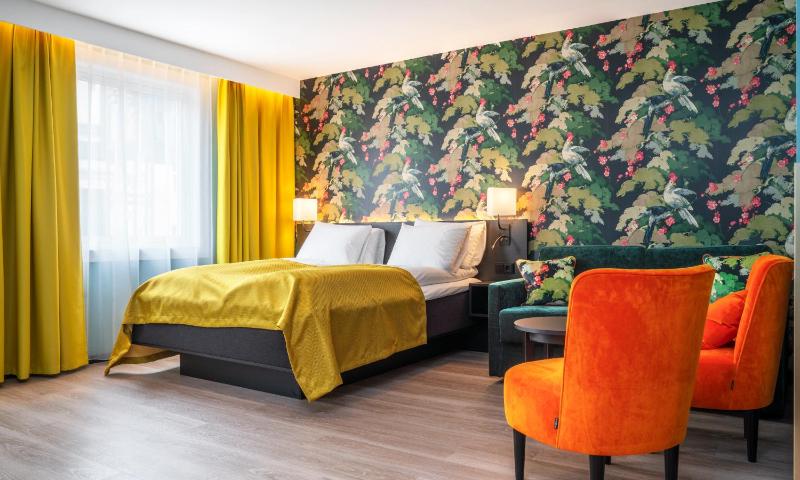 Deluxe Double or Twin Room image 1