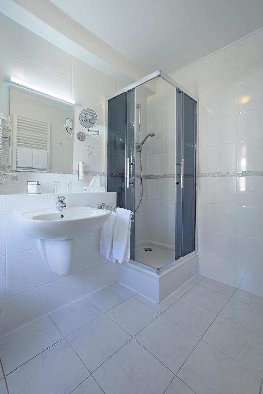 Double or Twin Room with Balcony image 3