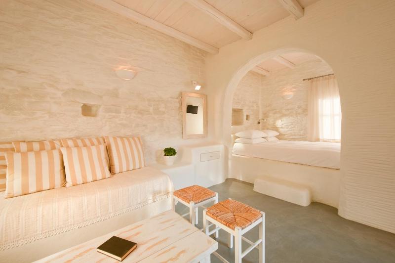 Traditional Triple Room image 4