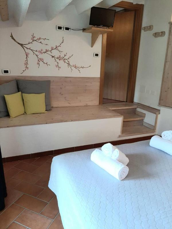 Standard Double Room image 4