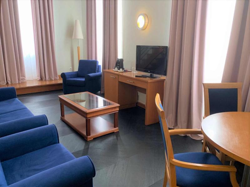 Deluxe Suite image 2