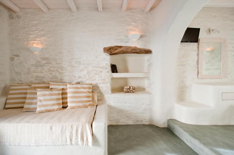 Traditional Triple Room image 2