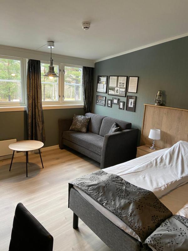 Standard Double Room image 4