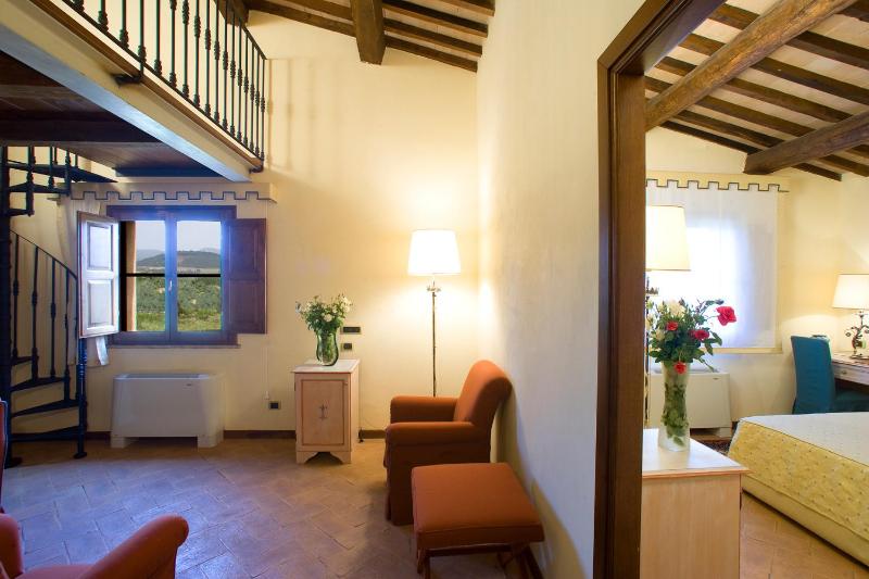 Deluxe Triple Room image 4