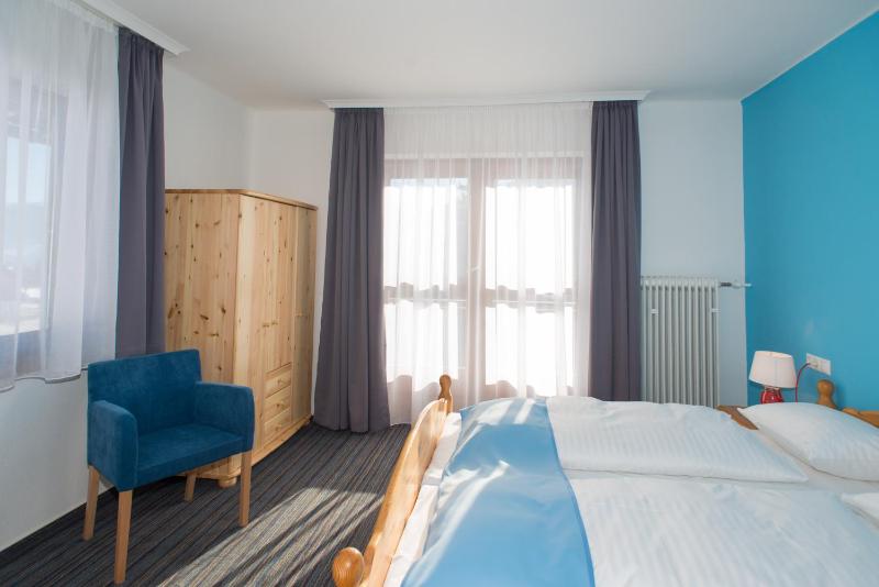 Double Room with Balcony image 3