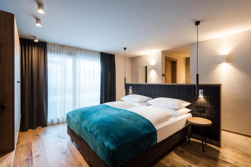 Suite with Mountain View image 3