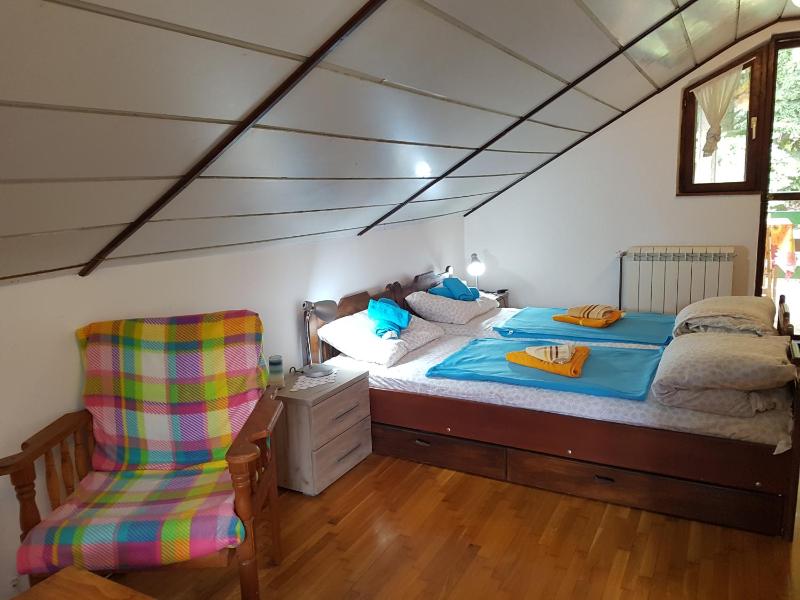 Triple Room with Shared Bathroom image 1