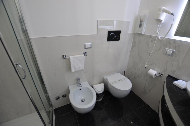 Quadruple Room image 2