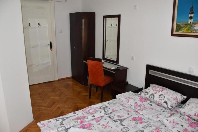 Double Room with Private Bathroom image 2