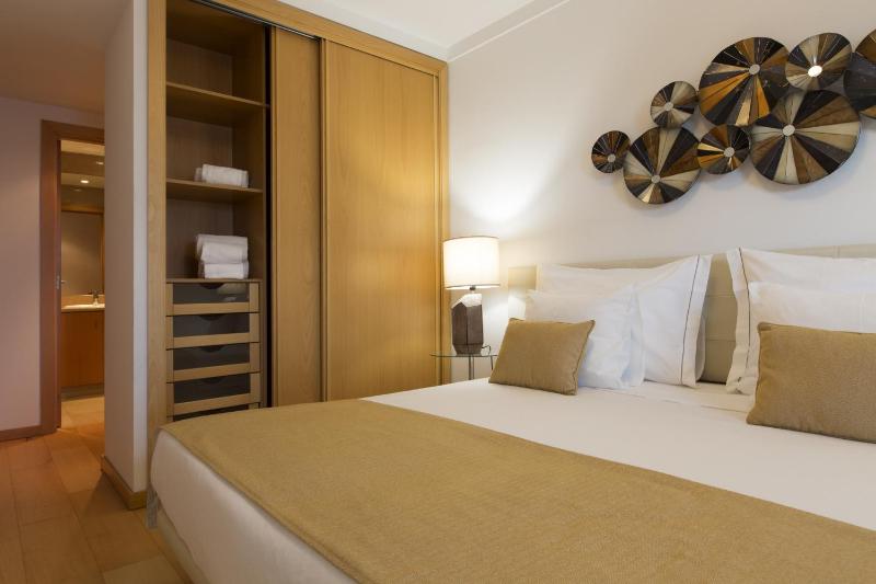 Superior One-Bedroom Apartment image 4