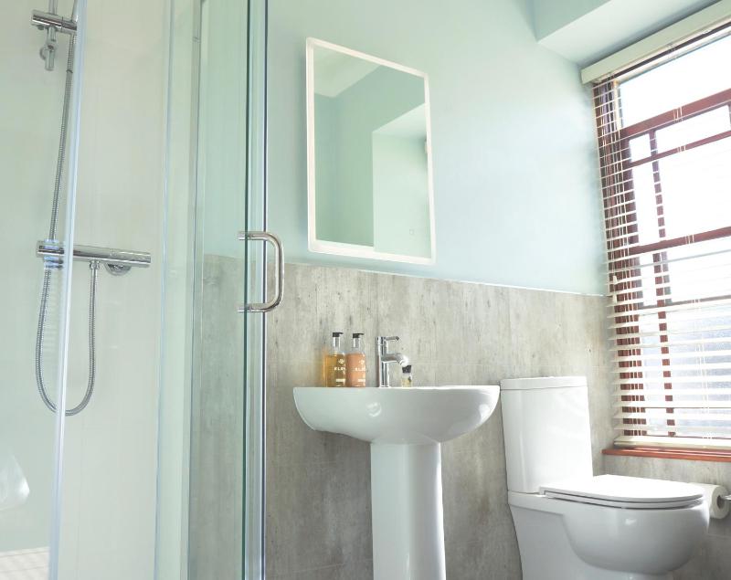 Double Room with Private Bathroom image 4