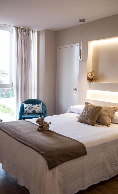 Basic Double Room image 3