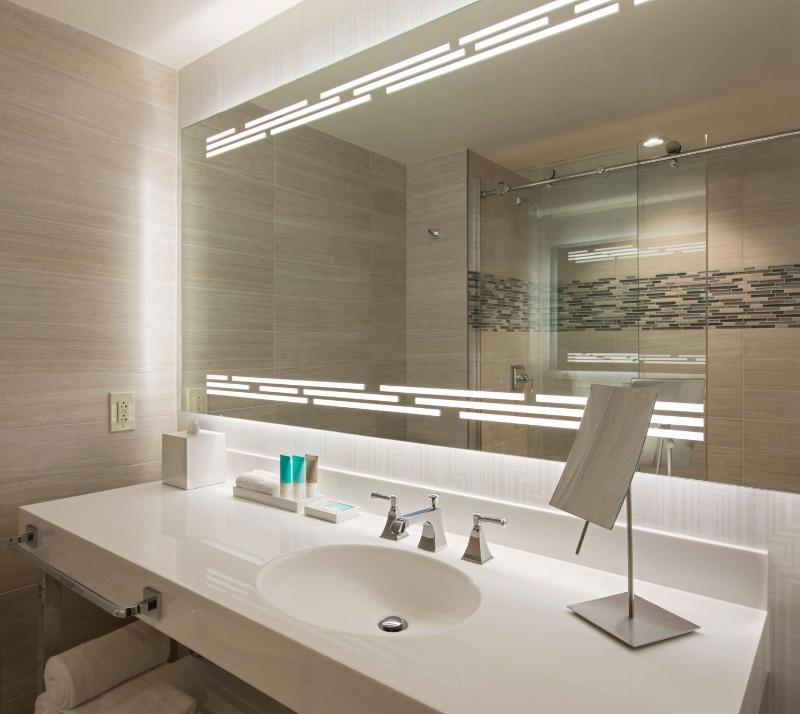 Queen Room with Two Queen Beds with Accessible Shower - Disability Access image 2