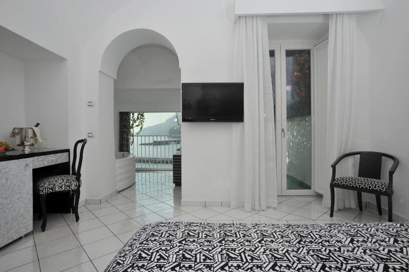Junior Suite image 2