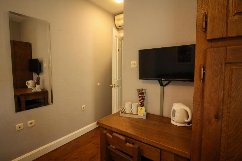 Double Room image 2