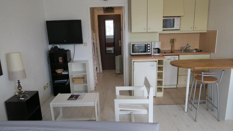 Studio with sea View - Upper Floors image 4