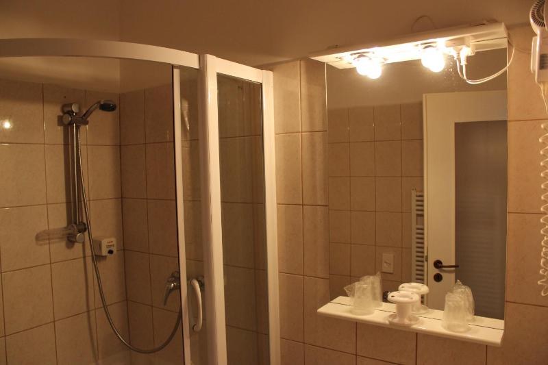 Twin Room image 2