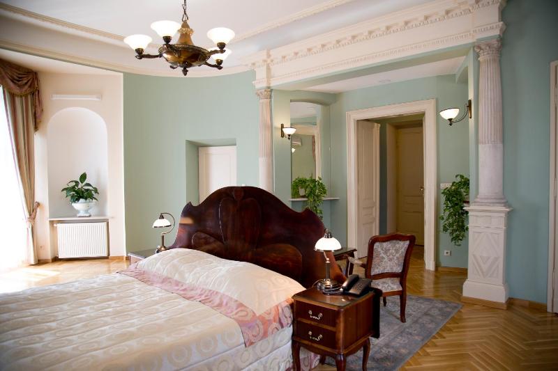 Deluxe Double Room image 2