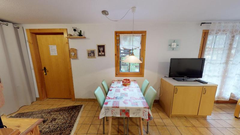 One-Bedroom Apartment image 4