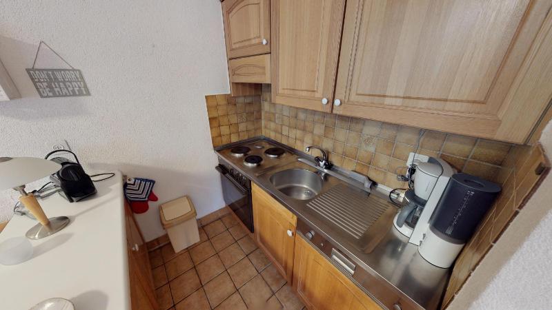 One-Bedroom Apartment image 3