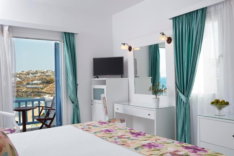Deluxe Double or Twin Room with Sea View image 4