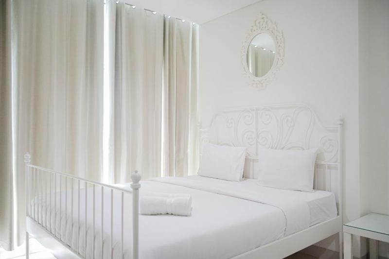 Cozy Living 1BR at Brooklyn Alam Sutera Apartment By Travelio - image 1