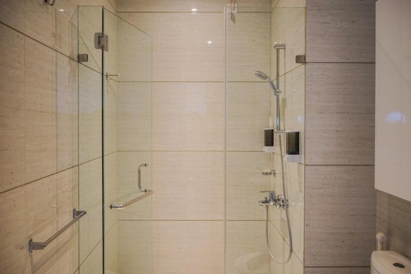 Cozy Living 1BR at Brooklyn Alam Sutera Apartment By Travelio - image 9