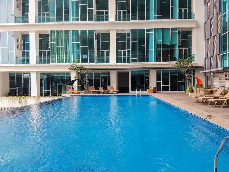 Cozy Living 1BR at Brooklyn Alam Sutera Apartment By Travelio - image 2