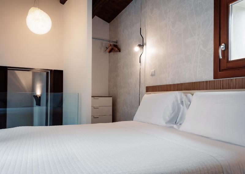 Double or Twin Room with View - Split Level image 4