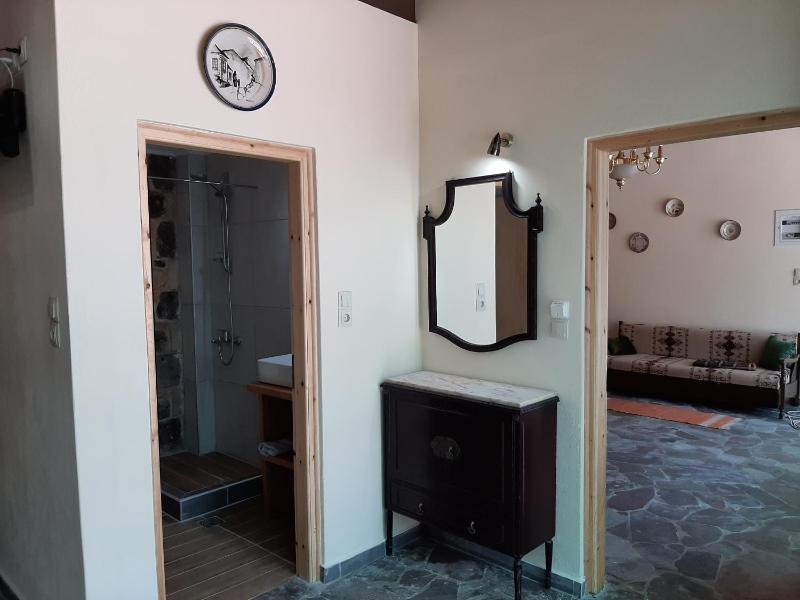 Deluxe Two-Bedroom Apartment with Garden View image 3