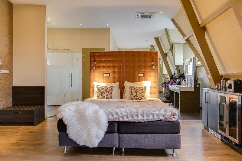 Executive Suite Diamonds of the Sea image 3