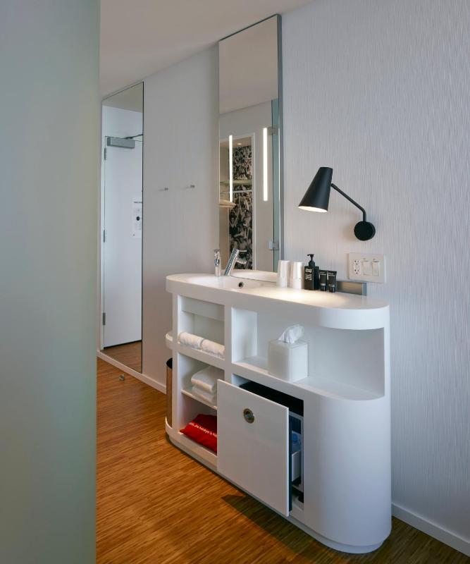 King Room image 4
