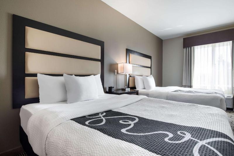 Deluxe Queen Room with Two Queen Beds image 2
