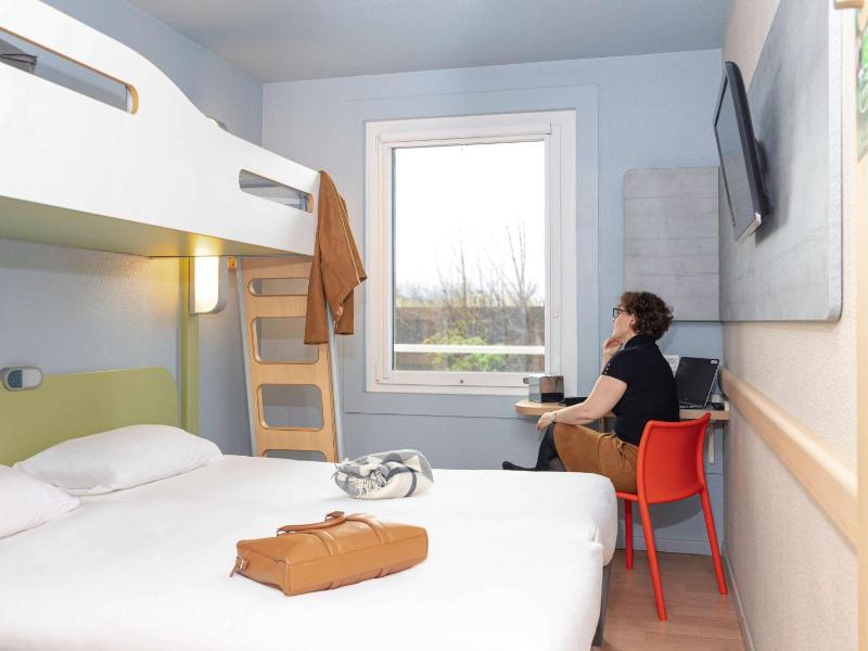 Room with One Queen Bed and One Bunk Bed image 4