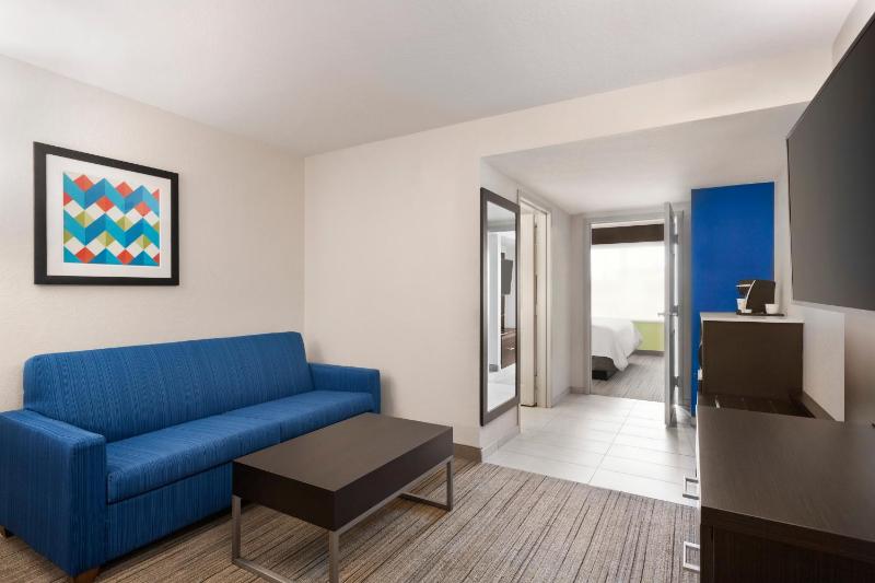 Holiday Inn Express and Suites Sarasota East By IHG - image 38