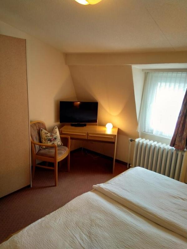 Standard Double Room image 3