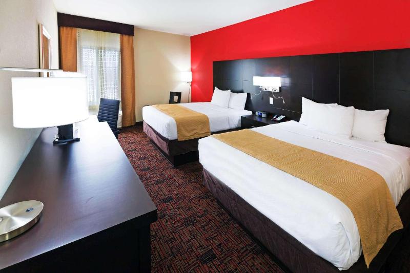 2 Queen Beds, Mobility/Hearing Impaired Accessible Room, Non-Smoking image 3