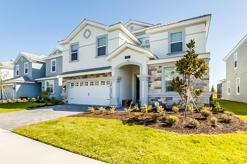 Eight Bedroom House image 1